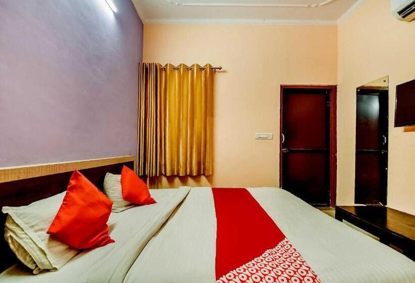 اتاق کلاسیک سه تخته, Oyo Flagship Hotel Ganesham