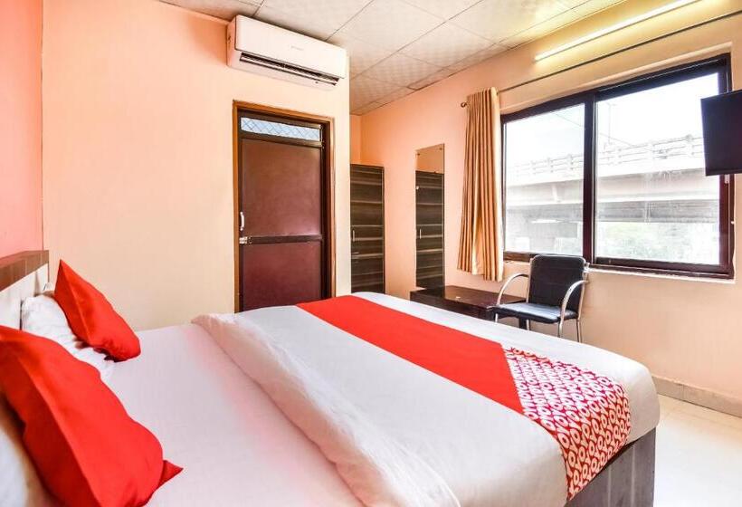 اتاق کلاسیک سه تخته, Oyo Flagship Hotel Ganesham