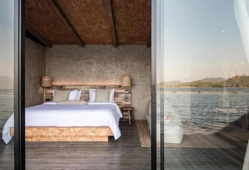 اتاق استاندارد با چشم‌انداز دریاچه, Z9 Resort