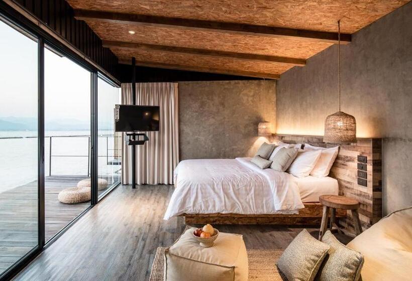 اتاق استاندارد با چشم‌انداز دریاچه, Z9 Resort