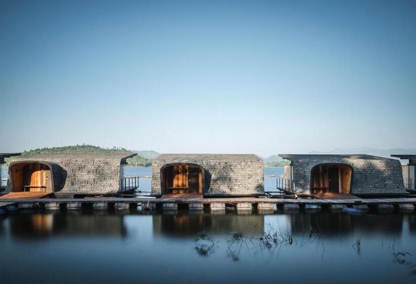 اتاق استاندارد با چشم‌انداز دریاچه, Z9 Resort