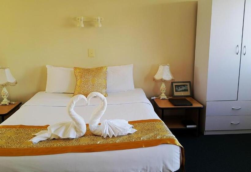 استودیو داخلی مدیریتی, Aurora City Suites Motel