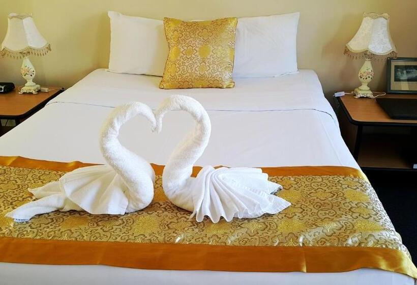 استودیو داخلی مدیریتی, Aurora City Suites Motel