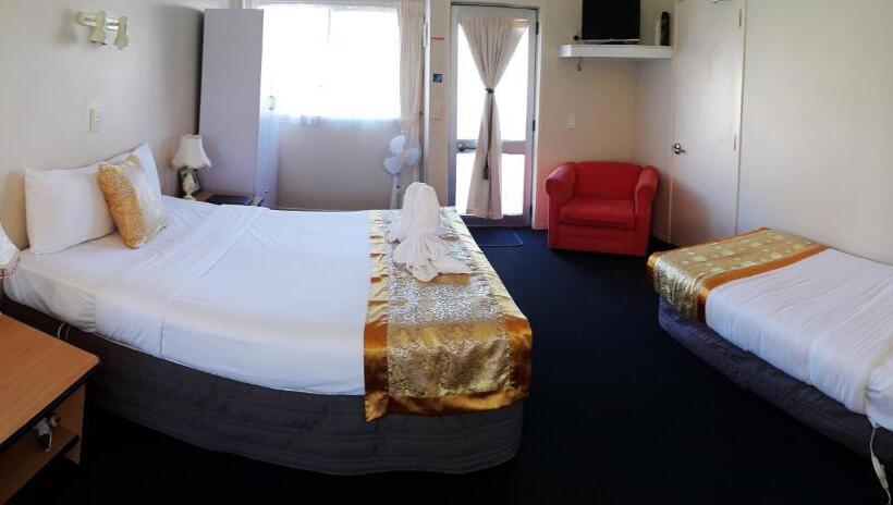 استودیو داخلی مدیریتی, Aurora City Suites Motel