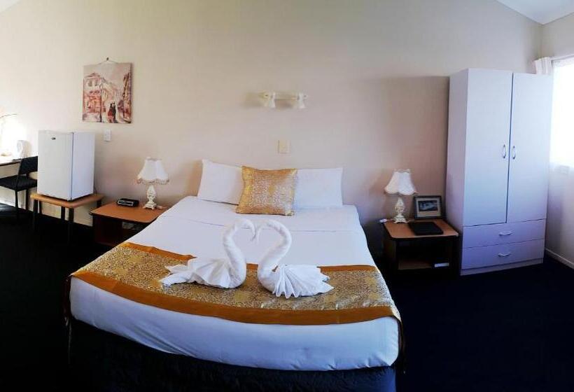استودیو داخلی مدیریتی, Aurora City Suites Motel