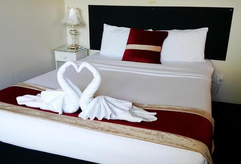 سوئیت دلوکس 2 خوابه, Aurora City Suites Motel