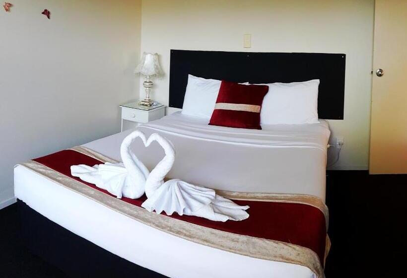 سوئیت دلوکس 2 خوابه, Aurora City Suites Motel