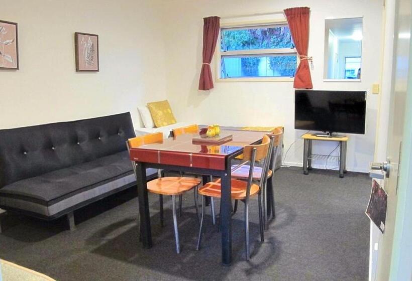 سوئیت 2 خوابه, Aurora City Suites Motel