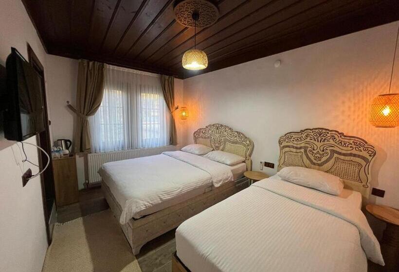 اتاق راحتی سه تخته, Albayrak Konağı Otel