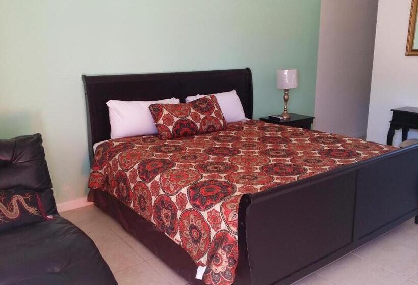 اتاق استاندارد با تخت بزرگ, Royal Budget Inn