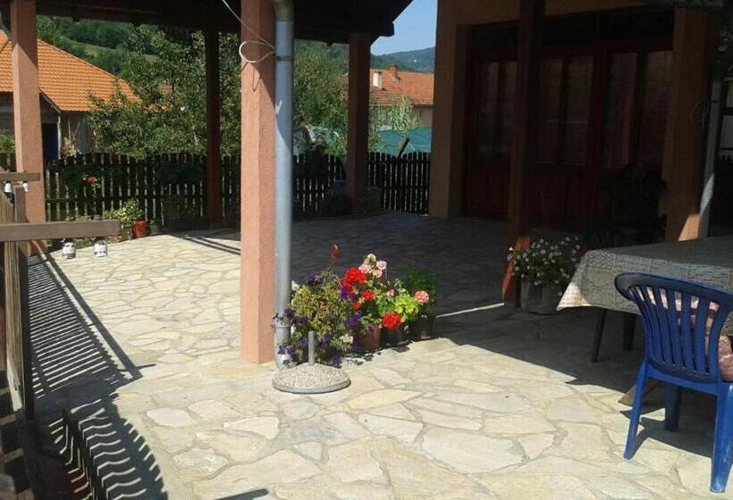 Economy Triple Room, Guesthouse Tadic