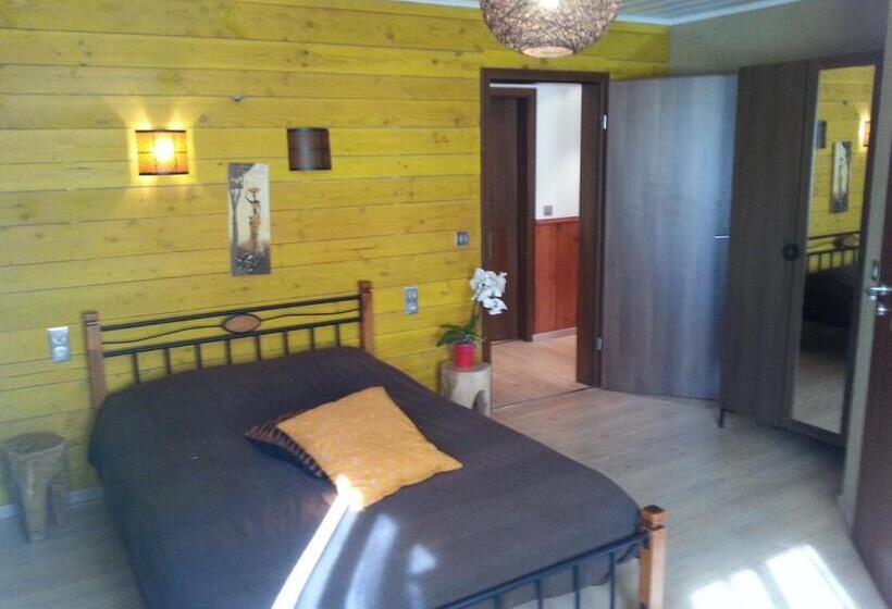 اتاق استاندارد سه نفره, La Villa Roannaise