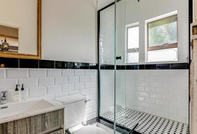 1 Bedroom Penthouse Apartment, One Kensington Boutique