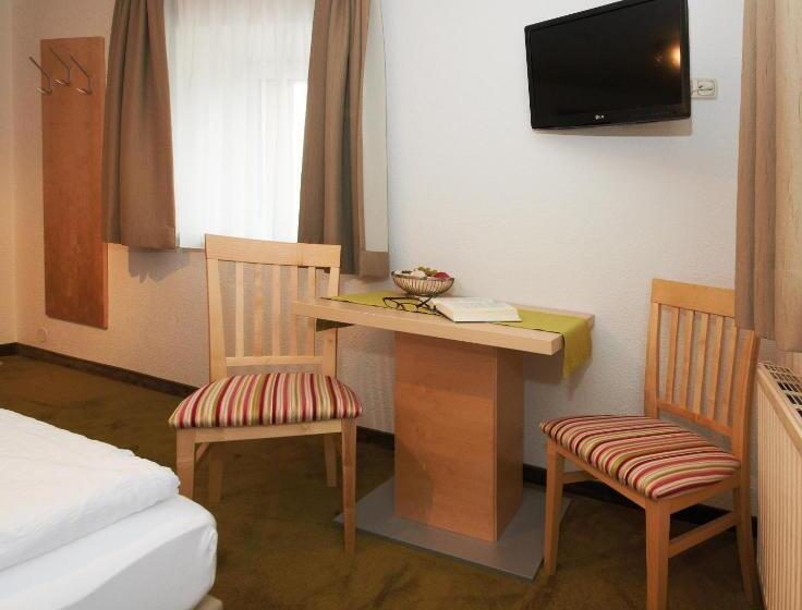 اتاق استاندارد سه نفره, Pension Pitze