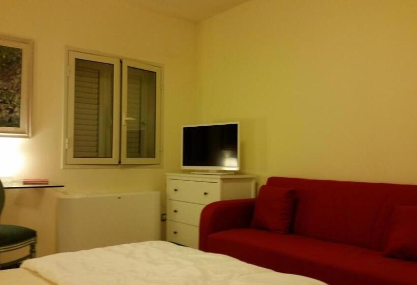اتاق استاندارد سه تخته با چشم‌انداز باغ, Sicilia Bedda B&b