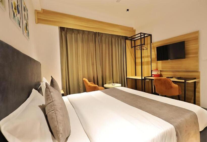 اتاق لوکس با تخت بزرگ, Sparkle Inn