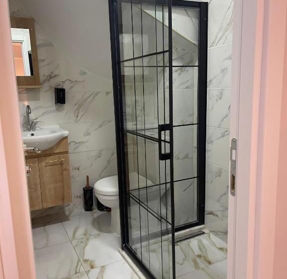 سوییت لوکس, Taksim Rain Hause