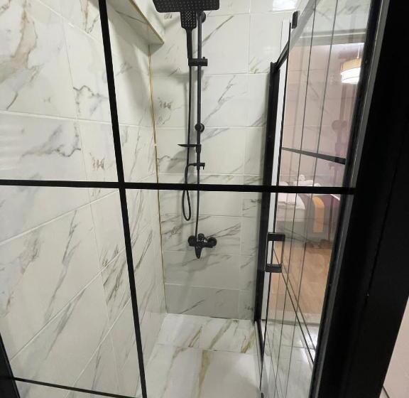 سوییت لوکس, Taksim Rain Hause