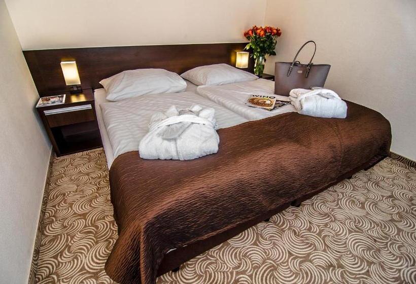 سوئیت جونیور با چشم‌انداز, Emocja Spa