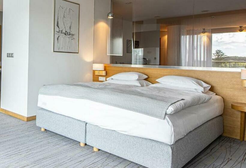 1 Bedroom Apartment Lake View, Marina Club