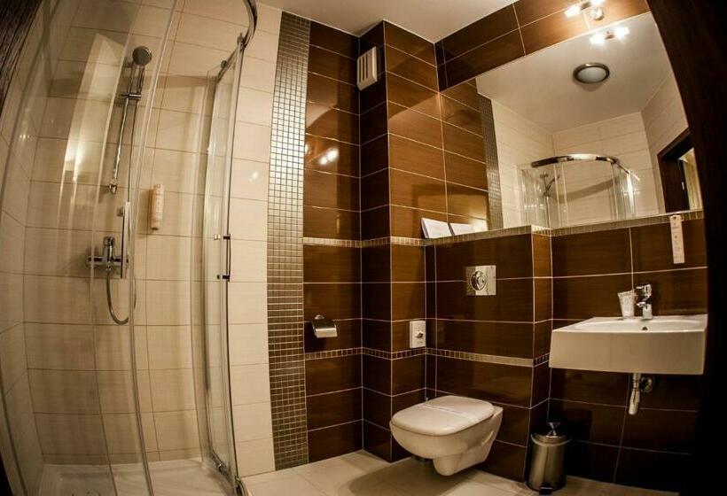 اتاق استاندارد سه نفره, Mały Rzym