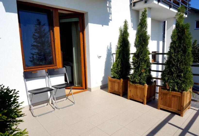 Comfort room with lake view, Villa Modlin Airport
