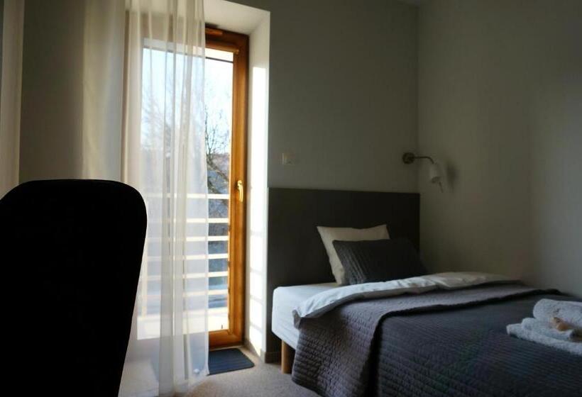 اتاق استاندارد یک تخته با بالکن, Villa Modlin Airport