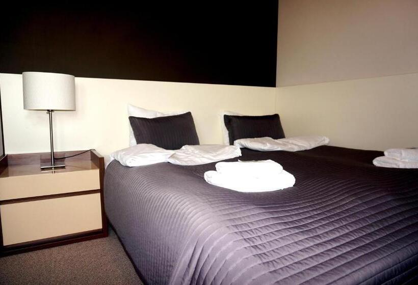 اتاق استاندارد با چشم‌انداز دریاچه, Villa Modlin Airport
