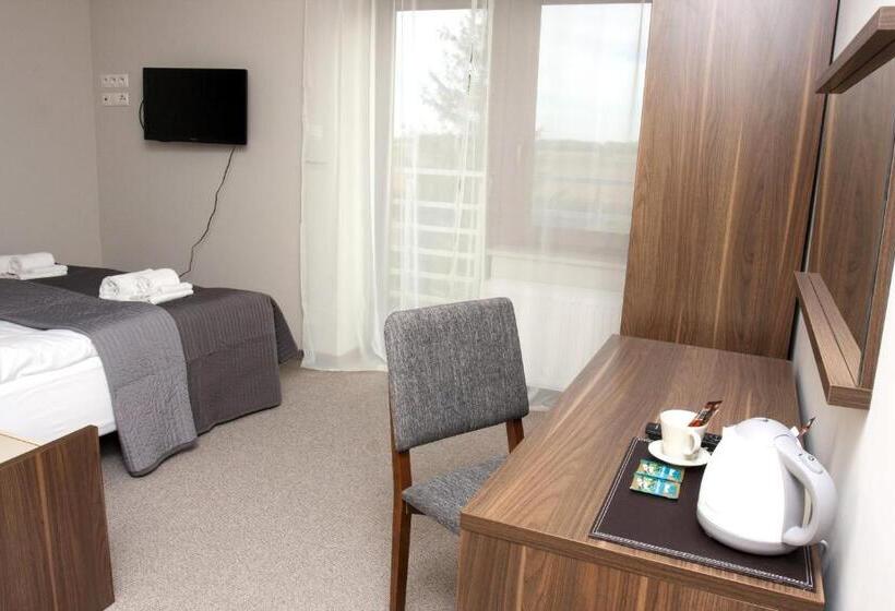 اتاق استاندارد با چشم‌انداز دریاچه, Villa Modlin Airport
