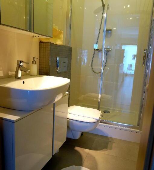 Suite with lake view, Villa Modlin Airport