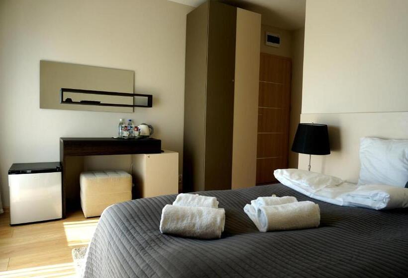 اتاق استاندارد با چشم‌انداز دریاچه, Villa Modlin Airport