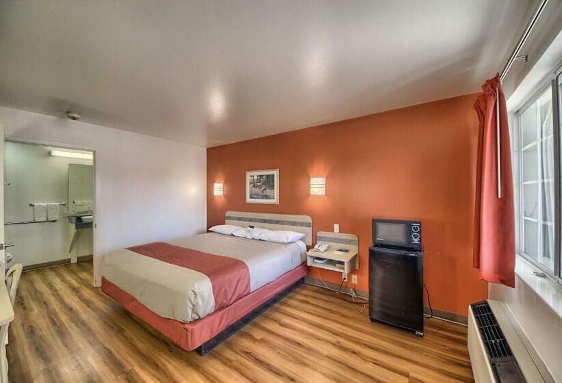 اتاق استاندارد با تخت بزرگ, Motel 6kerrville, Tx