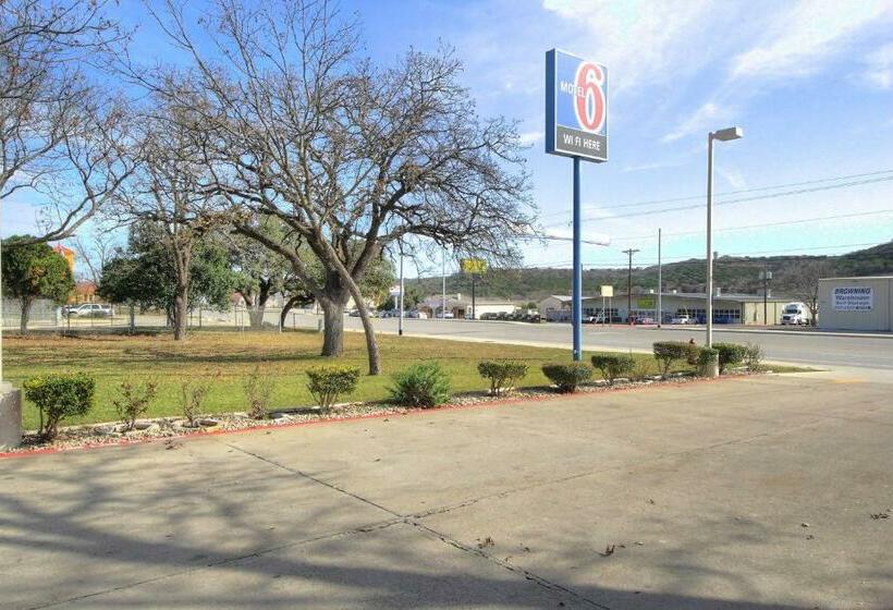 اتاق استاندارد چهار تخته, Motel 6kerrville, Tx