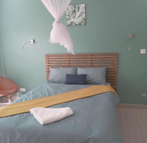 اتاق استاندارد چهارنفره با سرویس بهداشتی مشترک, Chaya Accommodation B&b And Self Catering