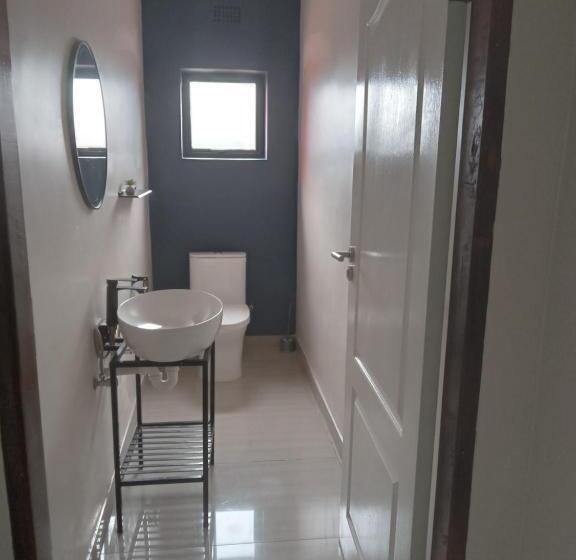 اتاق استاندارد چهارنفره با سرویس بهداشتی مشترک, Chaya Accommodation B&b And Self Catering