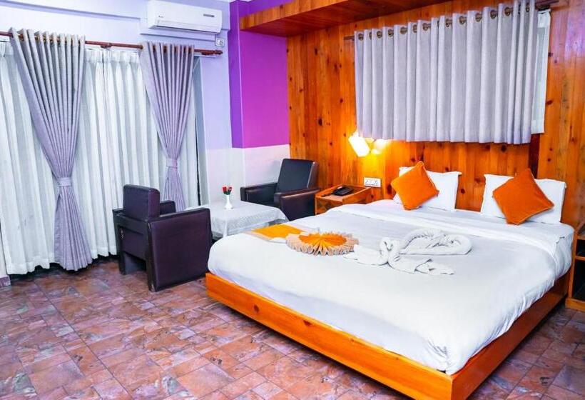 Suite with lake view, Kamana