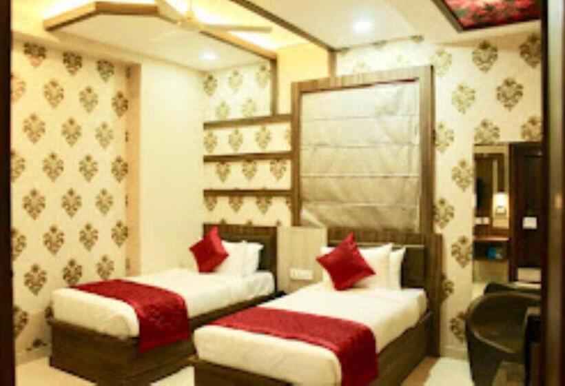 اتاق استاندارد, Uday Palace Varanasi , Uttar Pradesh