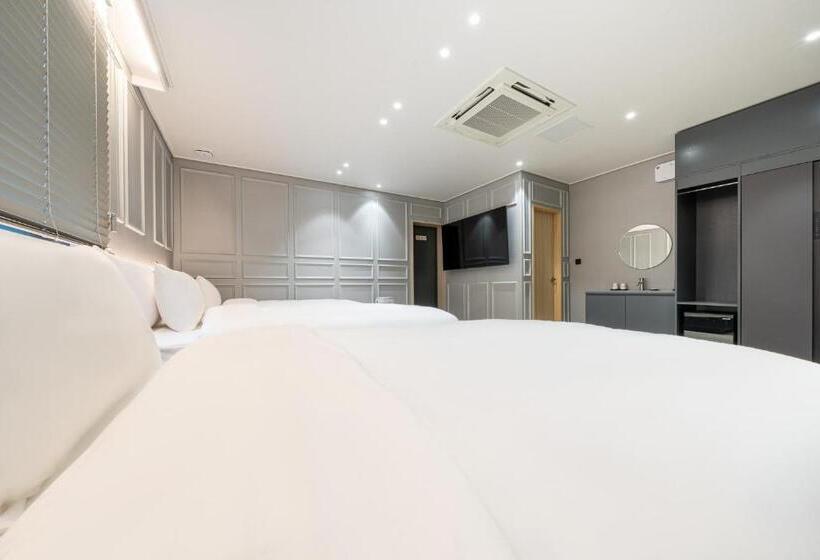 اتاق لوکس سه تخته, Hound Hotel Mokpo Peace Plaza