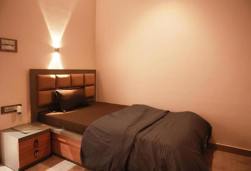 اتاق استاندارد یک تخته با سرویس بهداشتی مشترک, Kesar Nivas Luxury Guest House