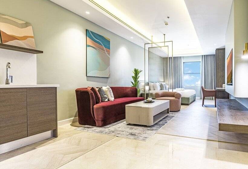 استودیوی استاندارد, Stella Stays Olaya Tower 1