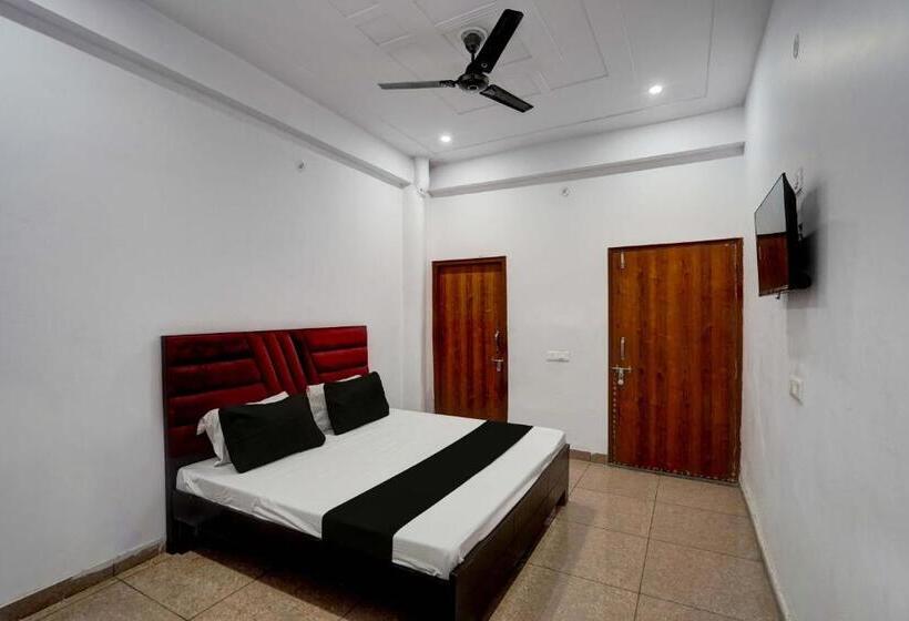 اتاق کلاسیک سه تخته, Oyo Hotel Robin Inn