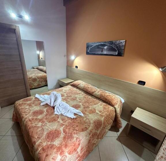 اتاق لوکس, Mandanici :borgo Marsalini 2.0