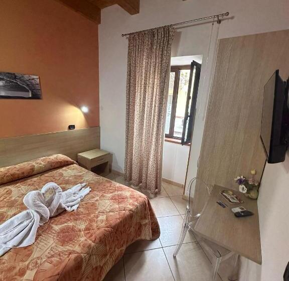 اتاق لوکس, Mandanici :borgo Marsalini 2.0
