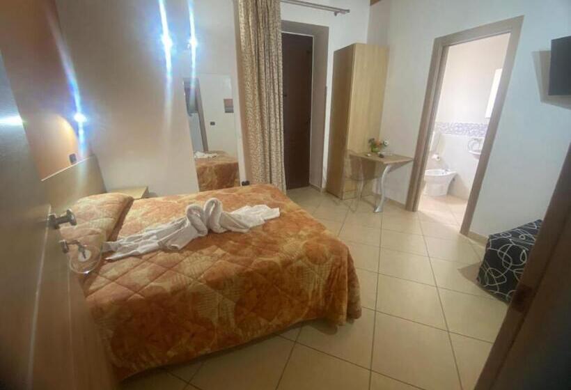اتاق استاندارد سه تخته با بالکن, Mandanici :borgo Marsalini 2.0