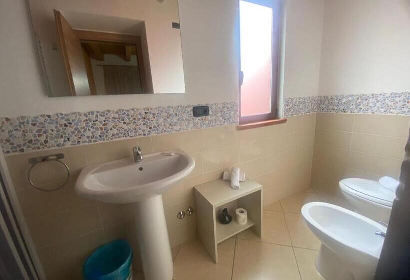 اتاق استاندارد چهارنفره با بالکن, Mandanici :borgo Marsalini 2.0