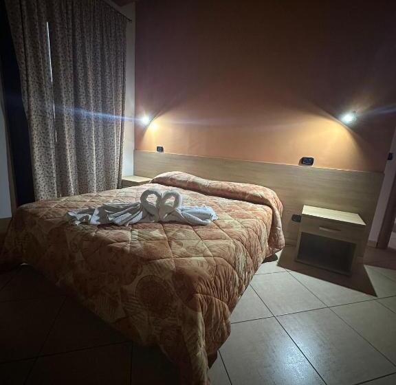 اتاق استاندارد چهارنفره با بالکن, Mandanici :borgo Marsalini 2.0