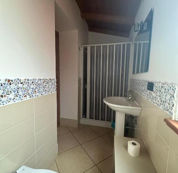اتاق استاندارد چهارنفره با بالکن, Mandanici :borgo Marsalini 2.0