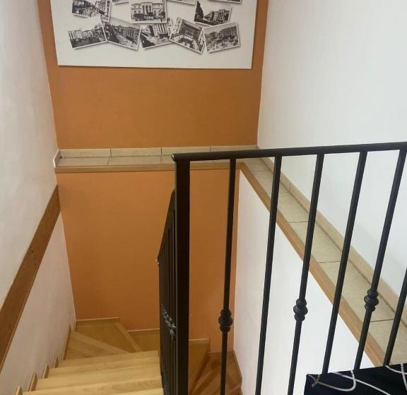 اتاق لوکس خانوادگی, Mandanici :borgo Marsalini 2.0