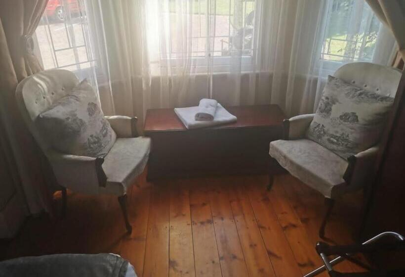 اتاق راحتی, Tom S Place Guest House