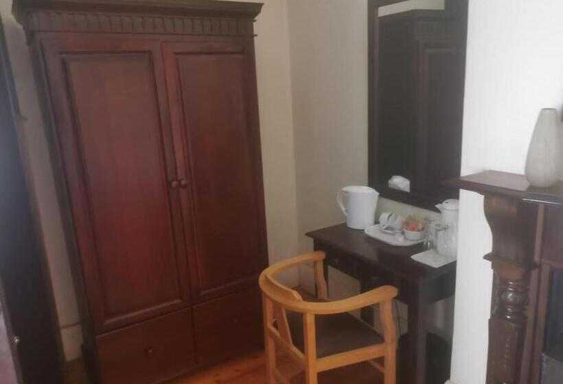 اتاق راحتی, Tom S Place Guest House
